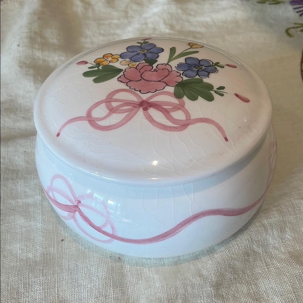 Floral Ceramic Trinket Box 80’s white it’s pink ribbon accents